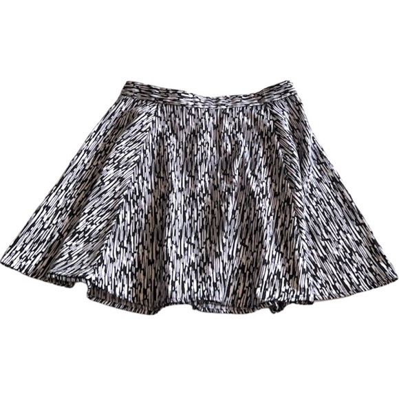 EUC | Divided | Black and White Abstract Patterned Mini Skirt | Size 8 - Picture 2 of 8